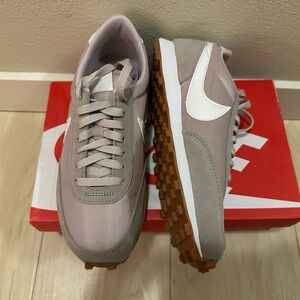 BRAND NEW Nike Daybreak Women’s sneakers size 7